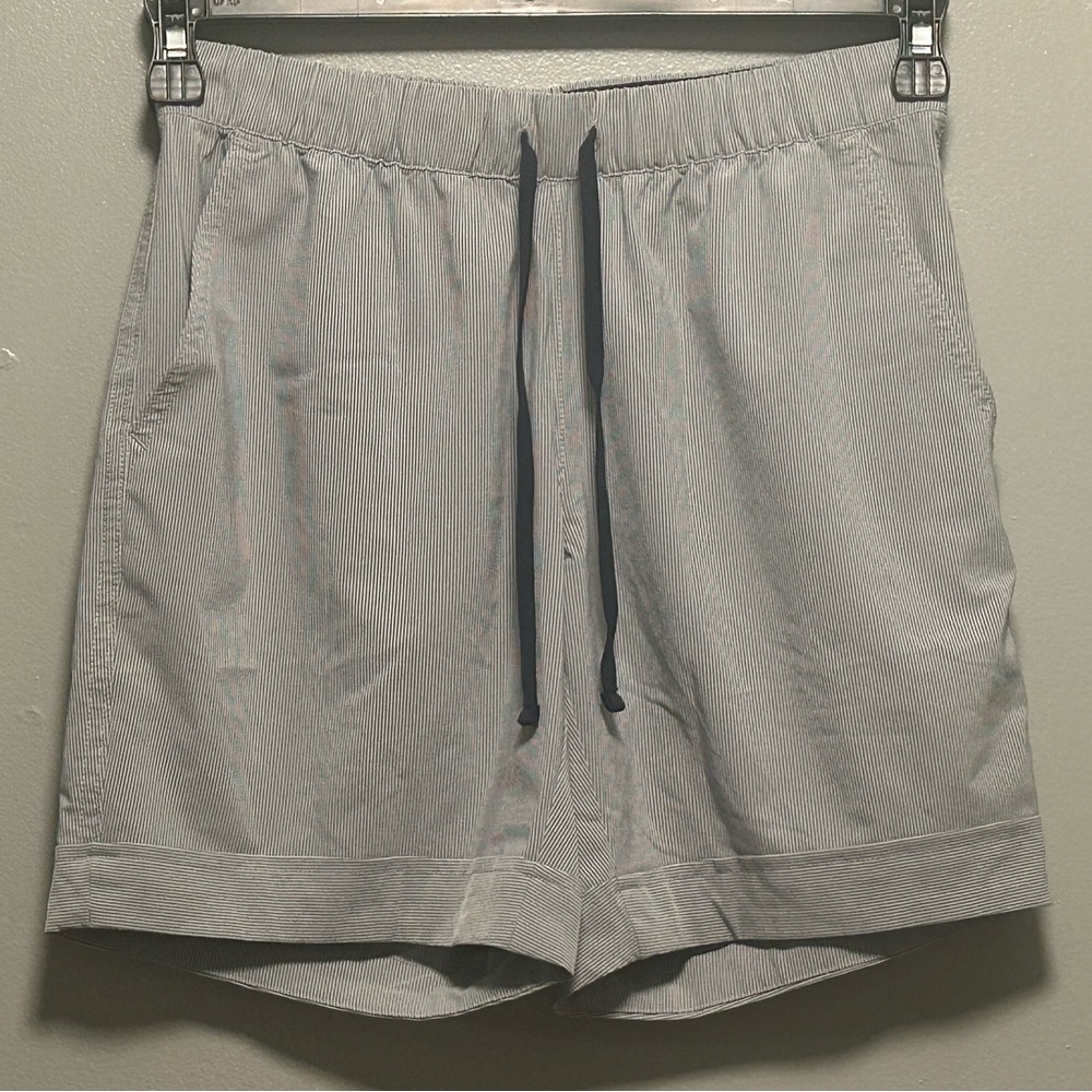 Athleta Grey Pinstriped Shorts . Front/Back Pockets   Size S